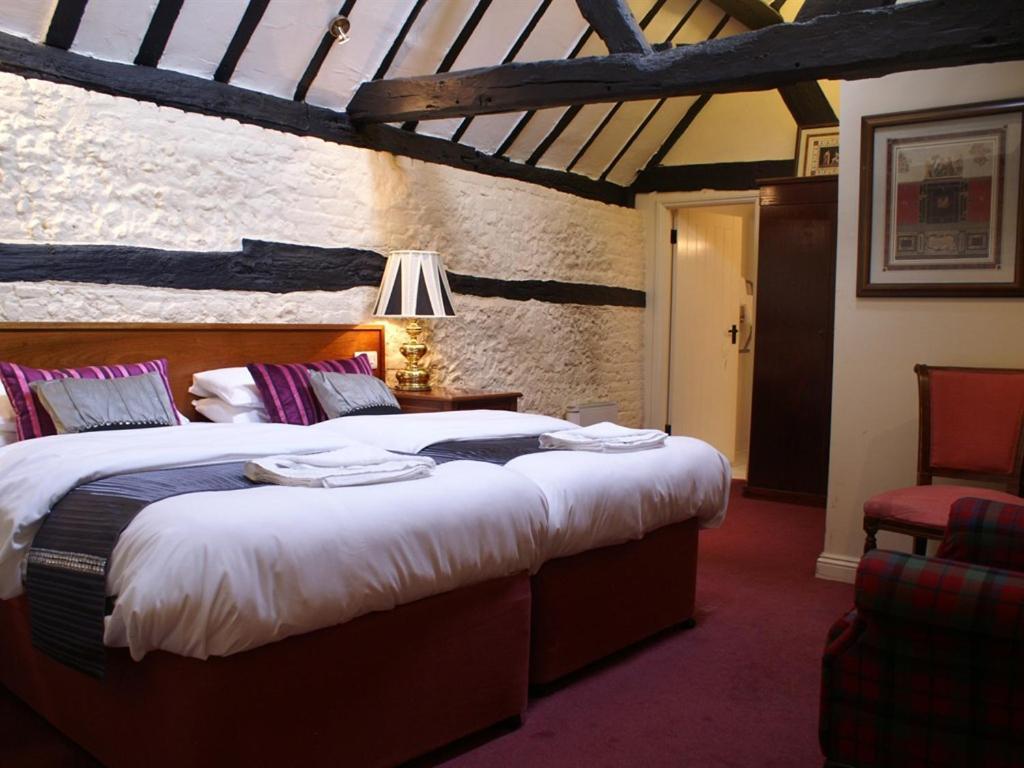 The Saracens Head Inn